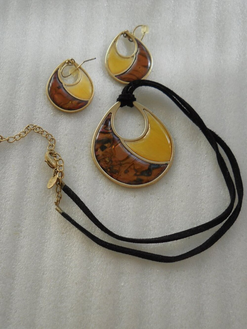 Lia Sophia - Necklace and Earring Set    1030